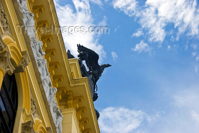 panama467: Panama City / Ciudad de Panama: eagle statue on the roof of Instituto Nacional - the building is called the 'eagle's nest', 'Nido de Águilas', students are known as 'aguiluchos'  - photo by H.Olarte - (c) Travel-Images.com - Stock Photography agency - Image Bank