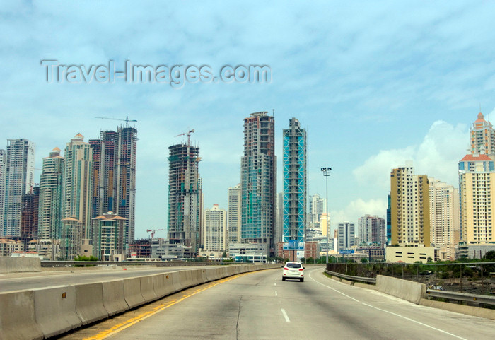 panama469: Panama City / Ciudad de Panama: the city as seen from the Corredor Sur Highway - motorway  - photo by H.Olarte - (c) Travel-Images.com - Stock Photography agency - Image Bank