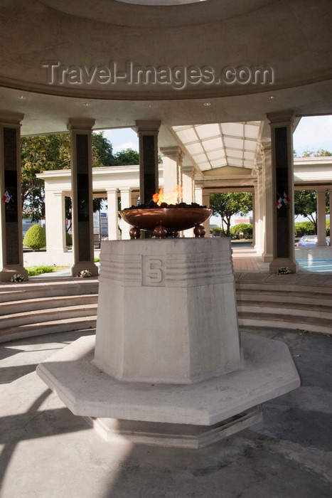 panama494: Panama City / Ciudad de Panama: Martyr's Day Memorial - eternal flame - Ascanio Arosemena Training Center, Balboa  - photo by H.Olarte - (c) Travel-Images.com - Stock Photography agency - Image Bank