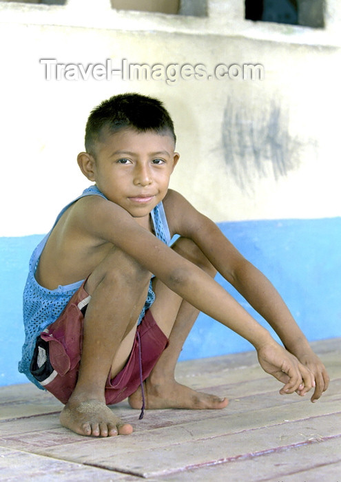 panama50: Panama - comarca Kuna Yala - San Blas Islands: schoolboy - photo by A.Walkinshaw - (c) Travel-Images.com - Stock Photography agency - Image Bank