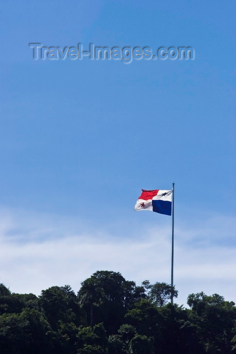 panama504: Panama City / Ciudad de Panama: Panamanian Flag flying on top of Ancon Hill - this flag, the size of a basketball court, along with Ancon Hill, simbolizes Panamanian sovereignity over the Panama Canal - photo by H.Olarte - (c) Travel-Images.com - Stock Photography agency - Image Bank