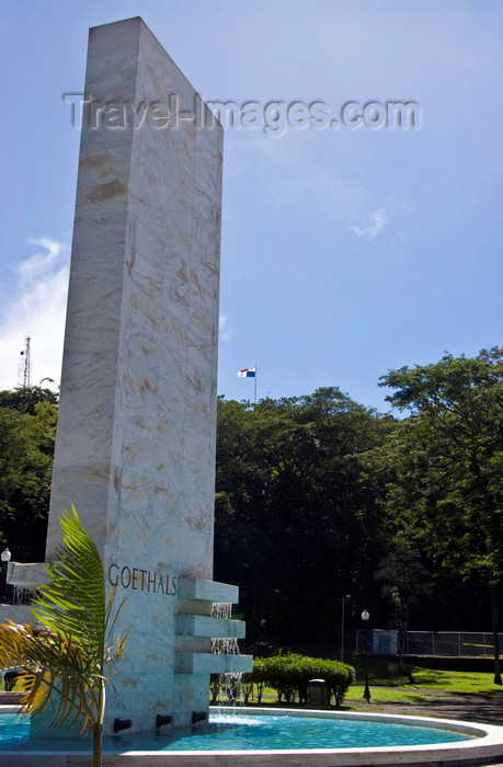 panama509: Panama canal: Goethals monument - fountain with a monolith in white marble, representing the Continental Divide with shelves on each side for the Canal locks, from which the waters of Gatun Lake pour into the two oceans - Balboa - photo by H.Olarte - (c) Travel-Images.com - Stock Photography agency - Image Bank