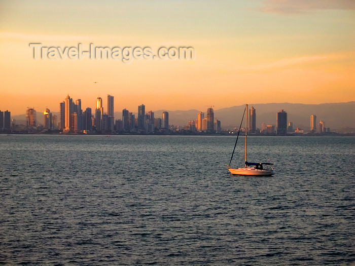 panama52: Panama City: seen from the Pacific Ocean - sailboat with skyline as background - photo by H.Olarte - (c) Travel-Images.com - Stock Photography agency - Image Bank