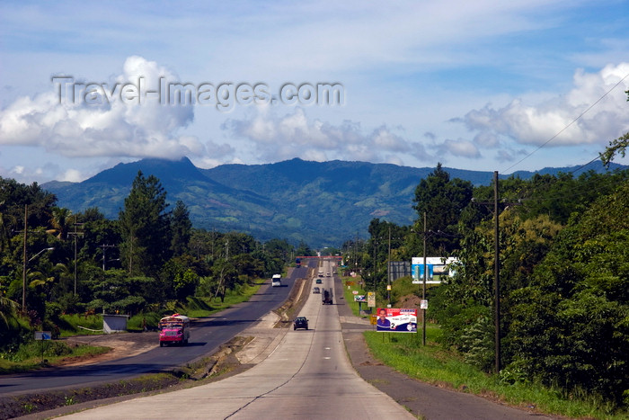 panama527: La Chorrera, Panama province: driving along the international road, the Pan-American highway - Carretera Panamericana - photo by H.Olarte - (c) Travel-Images.com - Stock Photography agency - Image Bank