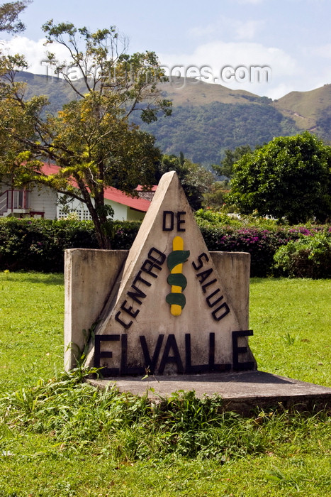 panama542: El Valle de Anton, Cocle province, Panama: Centro de Salud El Valle sign - El Valle Health Center - photo by H.Olarte - (c) Travel-Images.com - Stock Photography agency - Image Bank