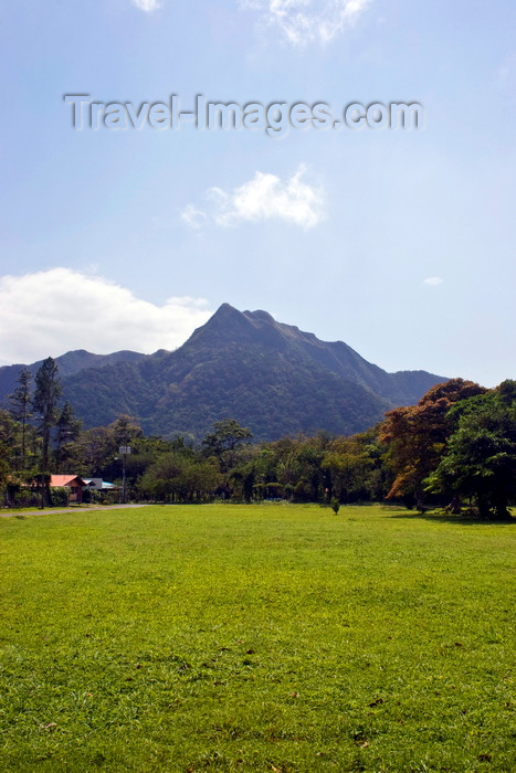 panama543: El Valle de Anton, Cocle province, Panama:  mountains and fields - photo by H.Olarte - (c) Travel-Images.com - Stock Photography agency - Image Bank