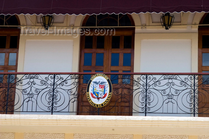 panama546: Penonomé, Coclé province, Panama: Republic of Panama's Coat of Arms on the Coclé Governorship's Building - photo by H.Olarte - (c) Travel-Images.com - Stock Photography agency - Image Bank