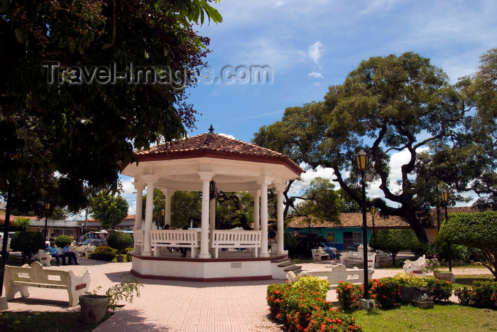 panama547: Penonomé, Coclé province, Panama: 8th of December Square - pavillion - photo by H.Olarte - (c) Travel-Images.com - Stock Photography agency - Image Bank