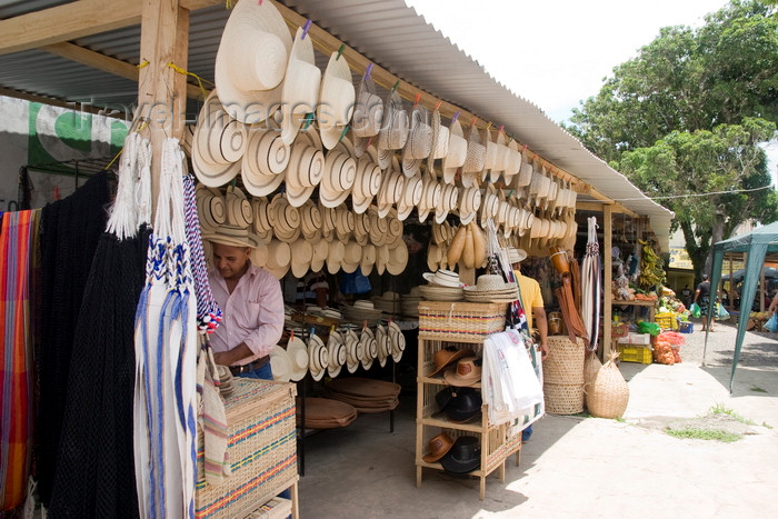 panama550: Penonomé, Coclé province, Panama: Panamanian hats for sale - photo by H.Olarte - (c) Travel-Images.com - Stock Photography agency - Image Bank