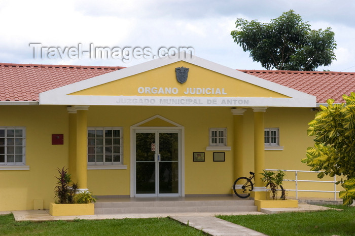 panama554: Anton, Cocle province, Panama: Town Courthouse - Juzgado Municipal - photo by H.Olarte - (c) Travel-Images.com - Stock Photography agency - Image Bank