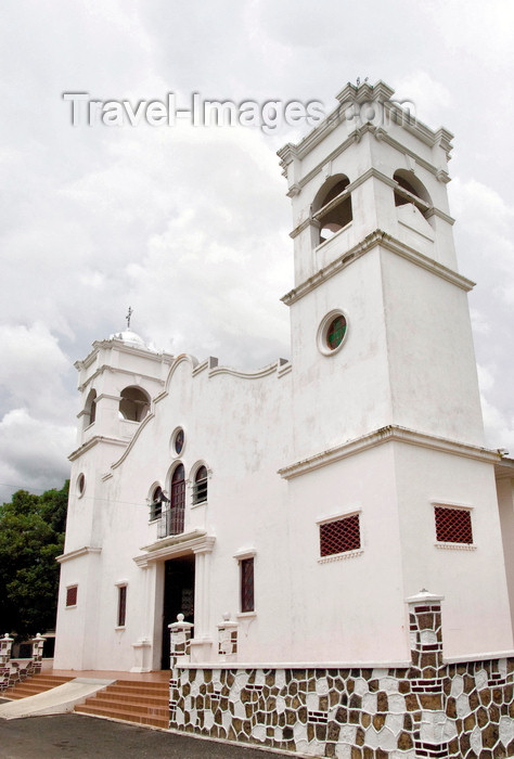 panama558: Anton, Cocle province, Panama: white washed façade of Anton Church - photo by H.Olarte - (c) Travel-Images.com - Stock Photography agency - Image Bank