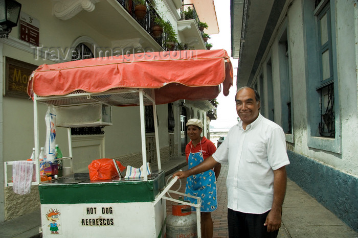 panama57: Panama - Panama City - hot dog cart - photo by D.Smith - (c) Travel-Images.com - Stock Photography agency - Image Bank