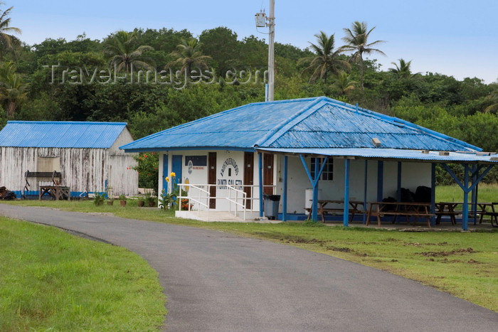 panama592: Galeta Island, Colón province, Panama: Galeta Point Marine Laboratory, Smithsonian Tropical Research Institute - photo by H.Olarte - (c) Travel-Images.com - Stock Photography agency - Image Bank