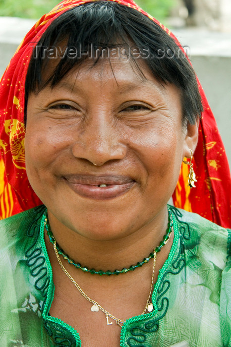 panama60: Panama - Panama City - smilling Kuna woman - photo by D.Smith - (c) Travel-Images.com - Stock Photography agency - Image Bank