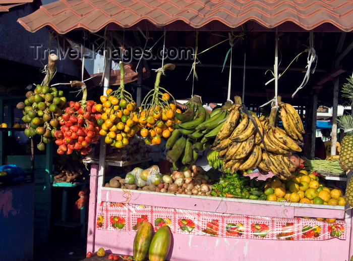 panama601: Santiago de Veraguas, Panama: pixbaes, plantains and pineapples for sale at El Mosquero - photo by H.Olarte - (c) Travel-Images.com - Stock Photography agency - Image Bank
