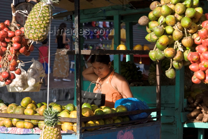 panama602: Santiago de Veraguas, Panama: pixbaes or pewa, fruits of the Bactris gasipaes palm - young girl sells produce at El Mosquero - pupunha - photo by H.Olarte - (c) Travel-Images.com - Stock Photography agency - Image Bank