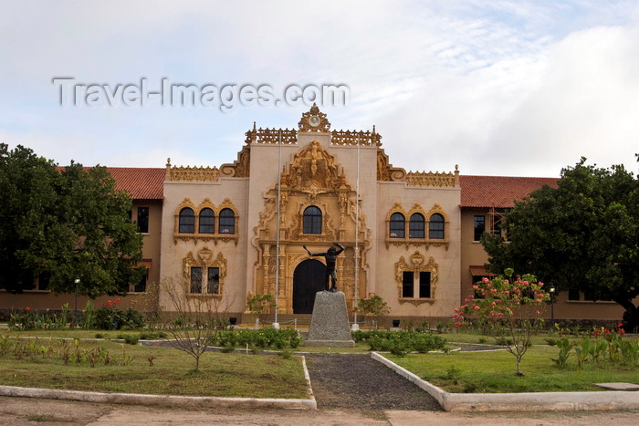 panama608: Santiago de Veraguas, Panama: building of the Escuela Normal Juan Demostenes Arosemena, designed by Luigi Caselli - at this school basic school teachers are formed - photo by H.Olarte - (c) Travel-Images.com - Stock Photography agency - Image Bank