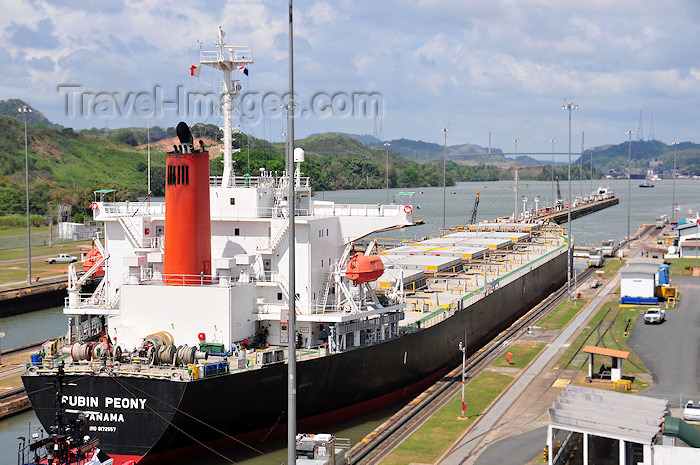 panama74: Panama - Panama Canal: ship at the Miraflores locks - Rubin Peony - Bulk Carrier - IMO 9172557 - 3FXO7 - photo by M.Torres - (c) Travel-Images.com - Stock Photography agency - Image Bank