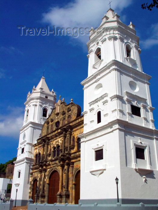 panama8: Panama City: Catedral Metropolitana, Casco Viejo area - Plaza de la Independencia - the historic District of Panama - UNESCO world heritage site - Patrimonio de la Humanidad - photo by H.Olarte - (c) Travel-Images.com - Stock Photography agency - Image Bank