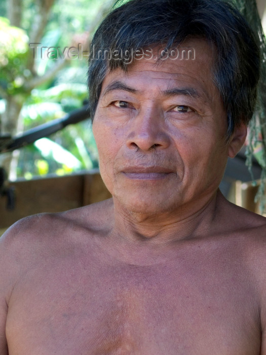 panama81: Panama - Chagres National Park: Embera Drua man stares at the camera - photo by H.Olarte - (c) Travel-Images.com - Stock Photography agency - Image Bank