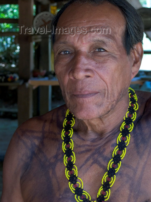 panama83: Panama - Chagres National Park: Embera Drua man with necklace - photo by H.Olarte - (c) Travel-Images.com - Stock Photography agency - Image Bank