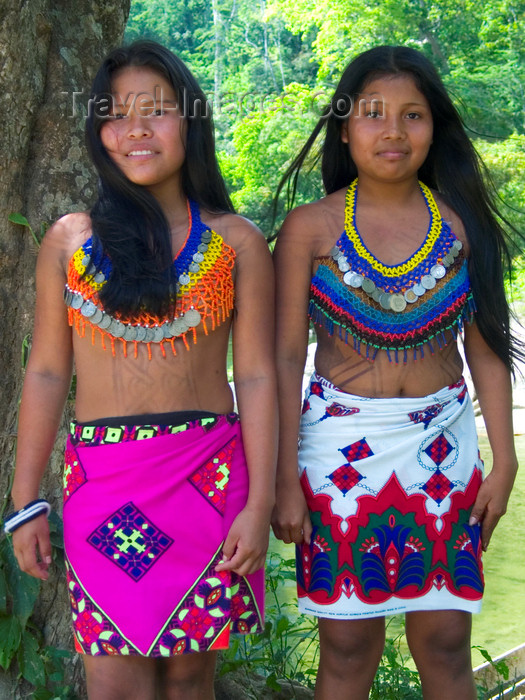 panama87: Panama - Chagres National Park: Embera girls pose for the camera - at 14, they are both mothers - Panama province - photo by H.Olarte - (c) Travel-Images.com - Stock Photography agency - Image Bank