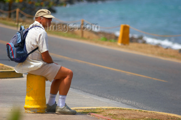 panama98: Panama City: an American tourist takes a roadside rest in Panama's Amador Causeway - photo by H.Olarte - (c) Travel-Images.com - Stock Photography agency - Image Bank