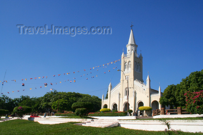 paraguay14: Paraguay - Aregua: Nuestra Senora de la Candelaria Church (photo by Andre Marcos Chang) - (c) Travel-Images.com - Stock Photography agency - Image Bank