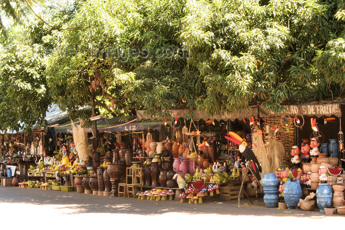 paraguay35: Paraguay - Aregua - Departamento Central: souvenir stalls - photo by A.Chang - (c) Travel-Images.com - Stock Photography agency - Image Bank