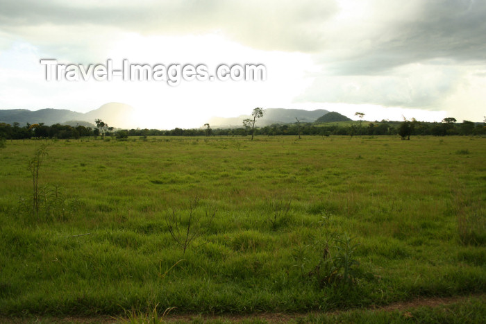 paraguay39: Paraguay - Departamento de Guairá: along the track leading to Cordillera del Ybytyruzu - photo by A.M.Chang - (c) Travel-Images.com - Stock Photography agency - Image Bank