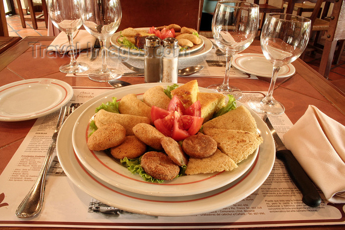 paraguay41: Paraguay: Bocaditos, traditional snacks - Pastel Mandio, Pajagua Mascada, Mbeju, Sopa Paraguaya, Chipa Soo - Paraguayan food - restaurant / Bocaditos tipicos - photo by A.Chang - (c) Travel-Images.com - Stock Photography agency - Image Bank