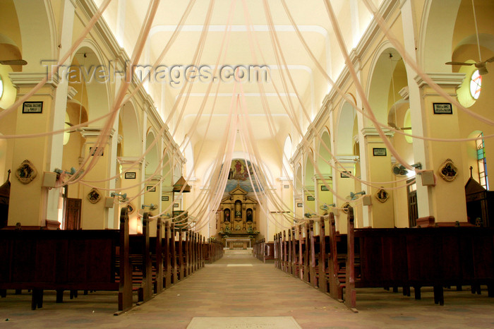 paraguay51: Luque - Departamento Central, Paraguay: church of Our Lady of the Rosary the nave | iglesia de la Virgen del Rosario - nave central - photo by A.Chang - (c) Travel-Images.com - Stock Photography agency - Image Bank