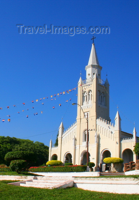 paraguay7: Areguá, Departamento Central, Paraguay: Nuestra Senora de la Candelaria Church - façade - iglesia La Candelaria - photo by A.Chang - (c) Travel-Images.com - Stock Photography agency - Image Bank