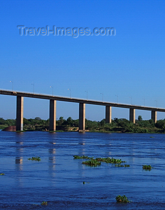 paraguay75: Presidente Hayes department, Paraguay: Remanso bridge over the River Paraguay - Trans Chaco route - photo by A.Chang - (c) Travel-Images.com - Stock Photography agency - Image Bank