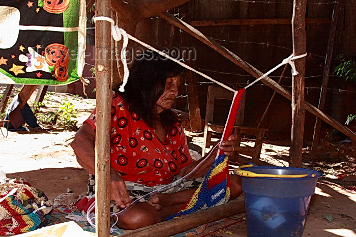 paraguay81: Presidente Hayes department, Paraguay: weaver at work - Maka woman near Puente Remanso - photo by A.Chang - (c) Travel-Images.com - Stock Photography agency - Image Bank