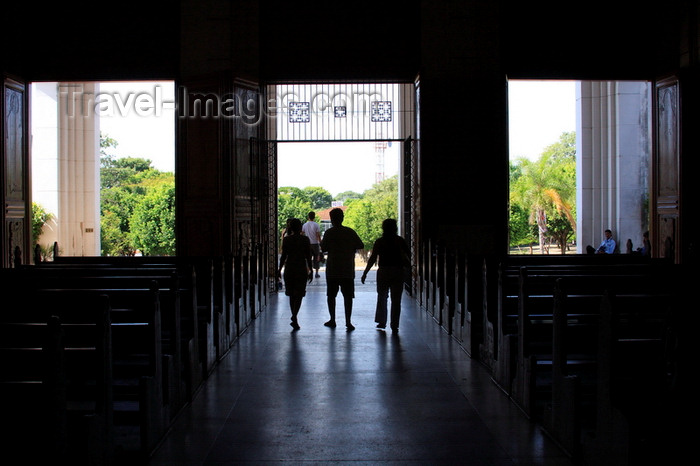 paraguay87: Caacupé, department of Cordillera, Paraguay: Basilica of Our Lady of Miracles - interior - photo by A.Chang - (c) Travel-Images.com - Stock Photography agency - Image Bank