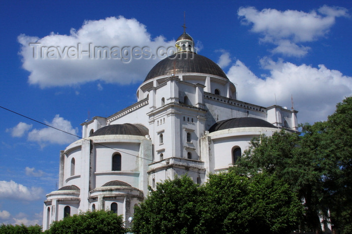 paraguay88: Caacupé, department of Cordillera, Paraguay: Basilica of Our Lady of Miracles - photo by A.Chang - (c) Travel-Images.com - Stock Photography agency - Image Bank