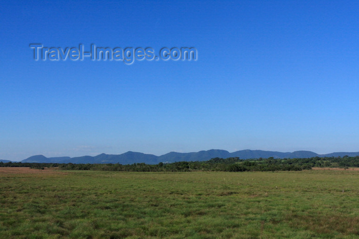 paraguay92: Cordillera del Ybytyruzu, Guaira department, Paraguay: the Ybytyruzu mountains include Cerro Peró peak / Cerro Tres Kandú - the highest point in Paraguay at 842 mts above sea level - photo by A.Chang - (c) Travel-Images.com - Stock Photography agency - Image Bank