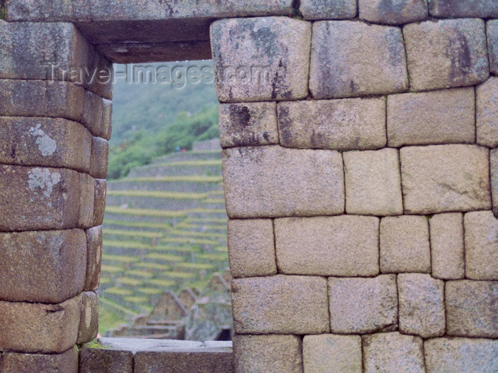 peru10: Machu Pichu, Cusco region, Peru: quality in stone masonry - dry stone wall - Inca window - Unesco world heritage - photo by M.Bergsma - (c) Travel-Images.com - Stock Photography agency - Image Bank