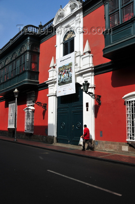 peru104: Lima, Peru: Casa Riva-Agüero - red façade with colonial balconies of the Museum of Folk Arts - Museo de Artes e Tradiciones Populares - Pontifícia Universidad Católica de Peru - Jirón Camaná - photo by M.Torres - (c) Travel-Images.com - Stock Photography agency - Image Bank