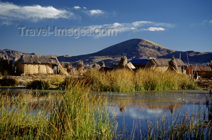peru107: Lake Titicaca, Puno department, Peru: floating islands made entirely of reeds - Uros culture - photo by C.Lovell - (c) Travel-Images.com - Stock Photography agency - Image Bank