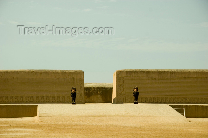 peru120: Chan Chan, Trujillo, La Libertad region, Peru: decorated adobe walls with stone sentinels – Palacio Tschudi in the ancient city of Chan Chan - imperial capital of the Chimor - Chimu civilization  - photo by D.Smith - (c) Travel-Images.com - Stock Photography agency - Image Bank