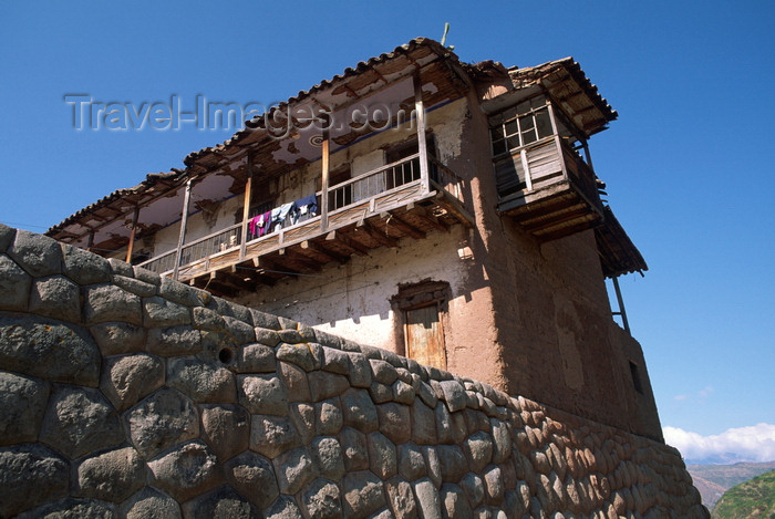 peru127: Cuzco region, Peru: old hacienda house, built on a foundation of Inca stone work - photo by C.Lovell - (c) Travel-Images.com - Stock Photography agency - Image Bank