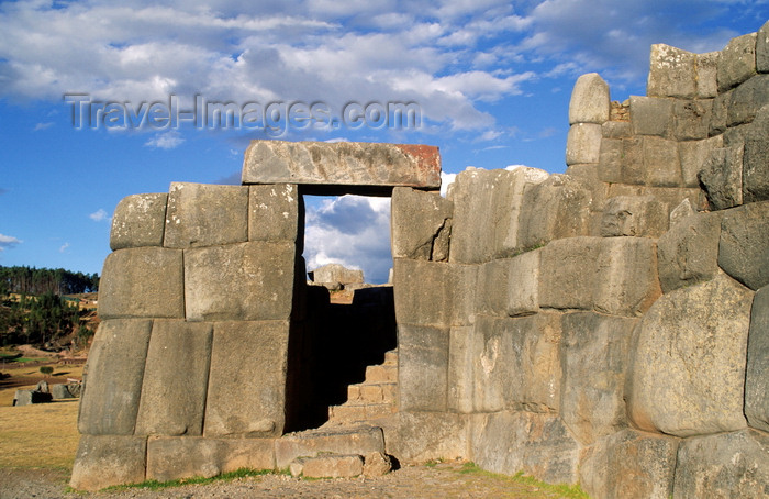 peru129: Cuzco, Peru: doorway at the Inca ruins of Sacsayhuamán which form the puma head portion of Cuzco - photo by C.Lovell - (c) Travel-Images.com - Stock Photography agency - Image Bank