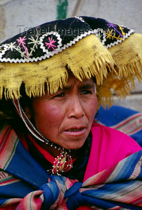peru139: Ausangate massif, Cuzco region, Peru: Quechua woman wearing traditional hat - photo by C.Lovell - (c) Travel-Images.com - Stock Photography agency - Image Bank