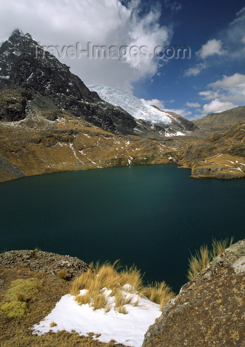 peru148: Ausangate massif, Cuzco region, Peru: the turquoise waters of laguna Uchay Pucacocha and Ausangate's western ridge - Peruvian Andes - Cordillera Blanca - photo by C.Lovell - (c) Travel-Images.com - Stock Photography agency - Image Bank