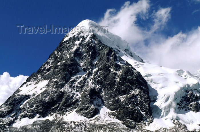 peru149: Ausangate massif, Cuzco region, Peru: Ausangate's western peak - Senal Nevado Extremo Ausangate - Peruvian Andes - Cordillera Blanca - photo by C.Lovell - (c) Travel-Images.com - Stock Photography agency - Image Bank