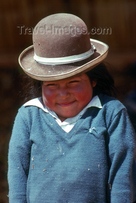 peru15: Cuzco region, Peru: Quechua girl with hat - photo by J.Fekete - (c) Travel-Images.com - Stock Photography agency - Image Bank