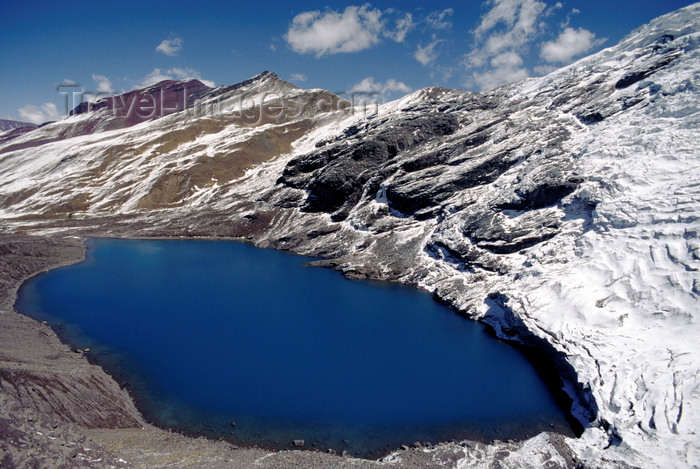 peru154: Ausangate massif, Cuzco region, Peru: Laguna Auzangatecocha is passed on route to Palomani Pass (17,000 ft) on Ausangate's southern shoulder- Peruvian Andes - photo by C.Lovell - (c) Travel-Images.com - Stock Photography agency - Image Bank