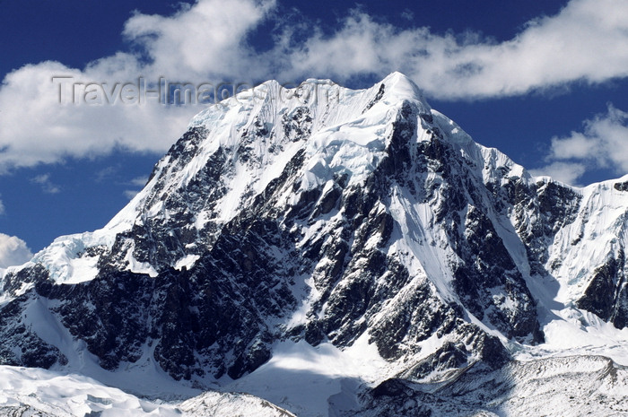 peru160: Ausangate massif, Cuzco region, Peru: summit of Senal Nevado Tres Picos (19,985 ft) - Peruvian Andes - photo by C.Lovell - (c) Travel-Images.com - Stock Photography agency - Image Bank